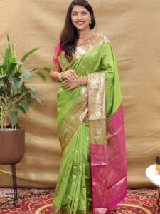 Royal Rajgharana Saree Woven Design Zari Banarasi Sarees