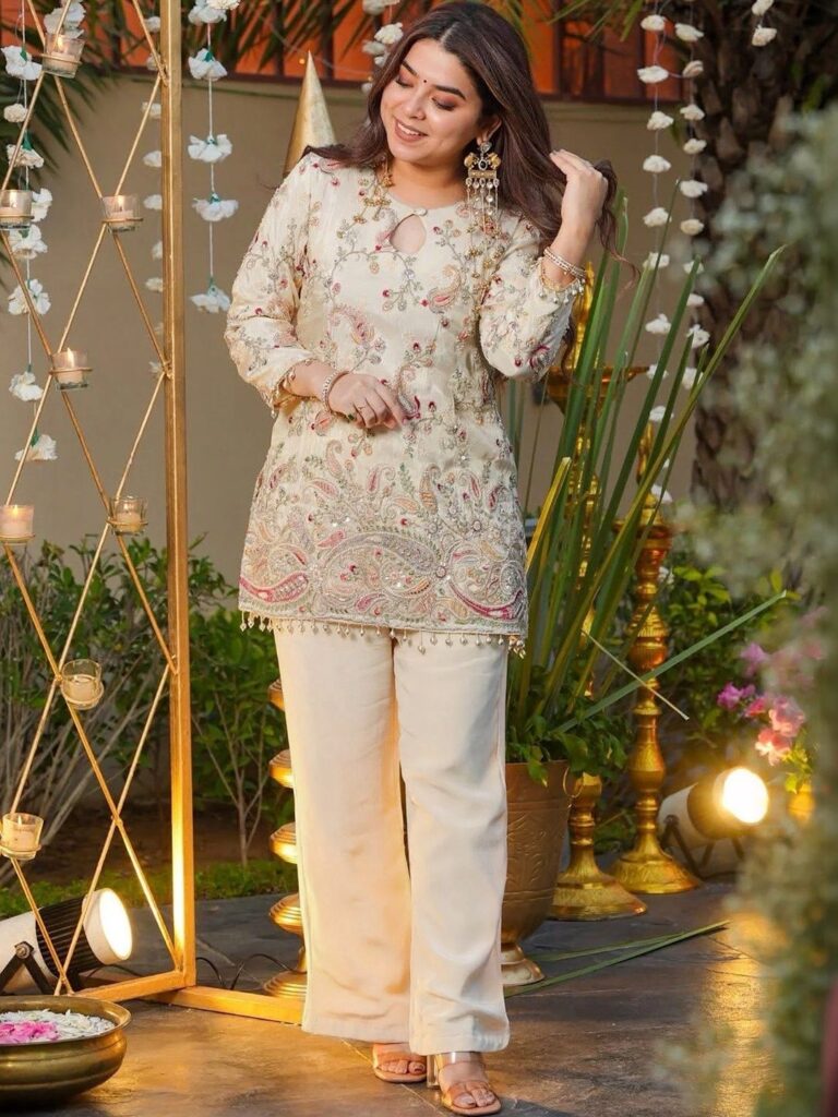Sangria Women Ethnic Motifs Embroidered Regular Thread Work Kurti with Palazzos